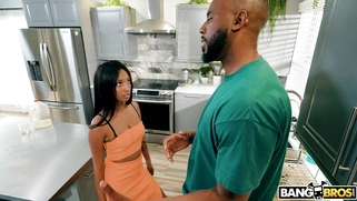 Ada Vera is sucking BBC in the kitchen