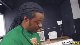 Sapphire Lapiedra is sucking Freddy Gong's giant black dick