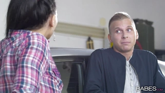 Rebecca Volpetti and Simony Diamond are sucking cock in garage