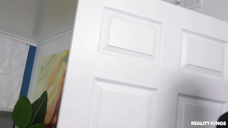 Skylar Snow gets fucked by Apollo Banks standing