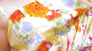 Zazie Skymm gets her shaved pussy railed