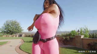 Jennifer Exxotic guzzles Scott Nails' cock