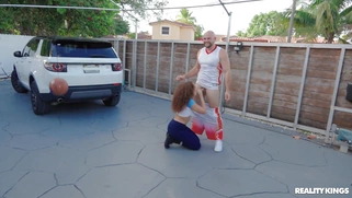 Willow Ryder is sucking Jmac's cock