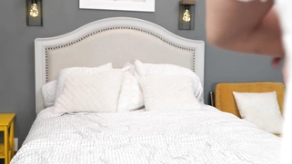 Jewelz Blu shows off her blowjob skills