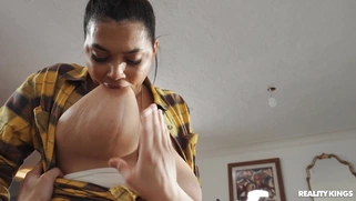 Big booty Ashlyn Peaks is fucking Johnny Love in cowgirl position