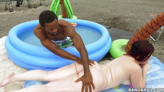 Virgo Peridot gets her enormous butt worshipped on the rooftop