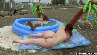 Virgo Peridot gets her enormous butt worshipped on the rooftop