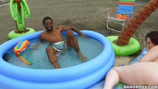 Virgo Peridot gets her enormous butt worshipped on the rooftop