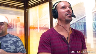 Sexy player Kimber Lee seduces Sean by flashing her tits