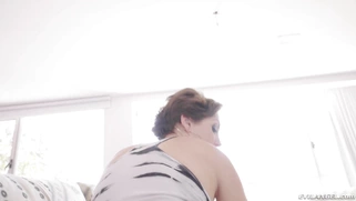 Shorthaired Australian mom Yasmin Scott rides the throbbing shaft