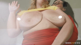 Chloe Surreal gets her pussy fingered by Nadia White