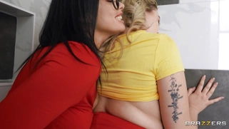 Chloe Surreal gets her pussy fingered by Nadia White