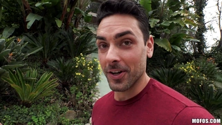 Dude put his sausage in a bun for a hot dog and offers it Keisha Grey