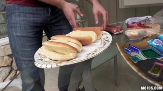 Dude put his sausage in a bun for a hot dog and offers it Keisha Grey
