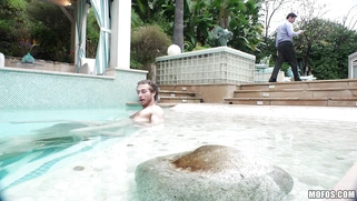 Lyra Law joyfully gives blowjob in the pool