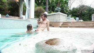 Lyra Law joyfully gives blowjob in the pool