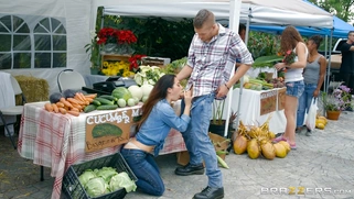 Eva Lovia sucks customer's fat cock unbeknownst to the husband