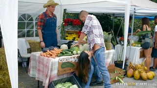 Eva Lovia sucks customer's fat cock unbeknownst to the husband