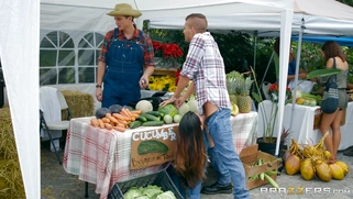 Eva Lovia sucks customer's fat cock unbeknownst to the husband