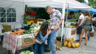 Eva Lovia sucks customer's fat cock unbeknownst to the husband