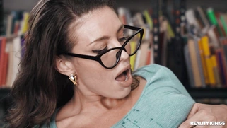 Mandy Waters gets her pussy fucked and licked by Jimmy Michaels