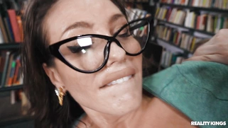 Mandy Waters in glasses gets trimmed pussy slammed in spoon