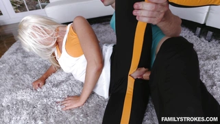 Marie McCray gets her eager waiting pussy slammed in spoon