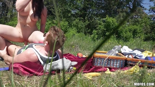 Spanish hottie Nekane rides cock outdoors