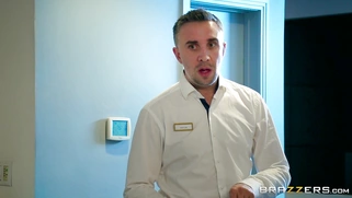 Lonely MILF Alexis Fawx seduces room service guy