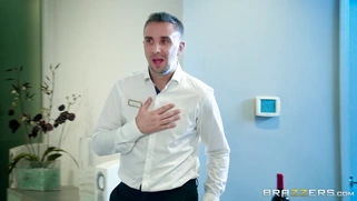 Lonely MILF Alexis Fawx seduces room service guy