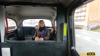 Tina Princess in stockings shows off her pussy on the backseat