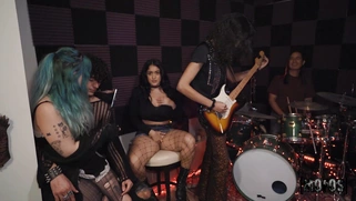 Nia Bleu is sucking cock in POV