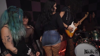 Nia Bleu is sucking cock in POV