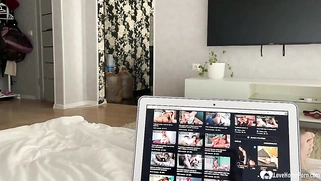 Big booty babe takes a hard ride