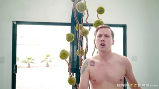 Flexible yoga experts Ariana Marie and Nicole Aniston get fucked