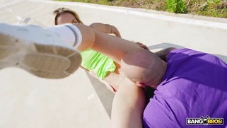 Mellany Lapiedra gets her pussy licked on the road