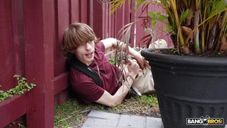 Richelle Ryan caught two guys jerking on her