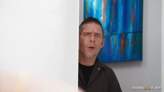 Cubbi Thompson shows off her amazing big tits