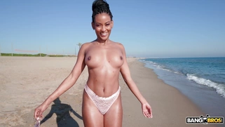 Samantha Cruz shows off her amazing body on the beach