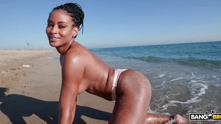 Samantha Cruz shows off her amazing body on the beach