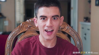 Karlie Brooks strokes Jordi's dick with her feet at the dinner