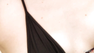 Mandy Muse shows her fantastic big butt outdoor