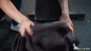 Kona Jade in ripped leggings gets fucked doggystyle at the gym