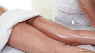 Penny Barber gets massaged by Vince Karter