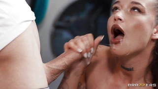 Katty Soarez is sucking cock at the laundromat