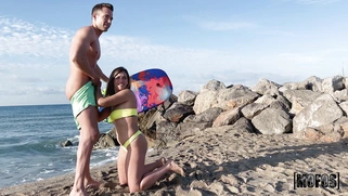 Valeria Fuentes is sucking cock and licking balls on the beach