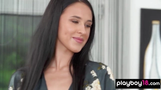 Guy gets his hot GFs pussy for breakfast