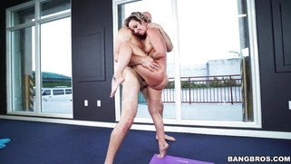 Well shaped babe Jada Stevens fucked by bald dude standing up