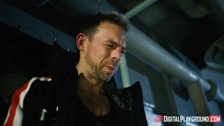 Rachel Starr as Liara T’soni sucks captain Shephard's cock