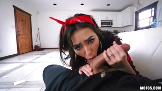 Brunette Melissa Moore shows her nice blowjob skills